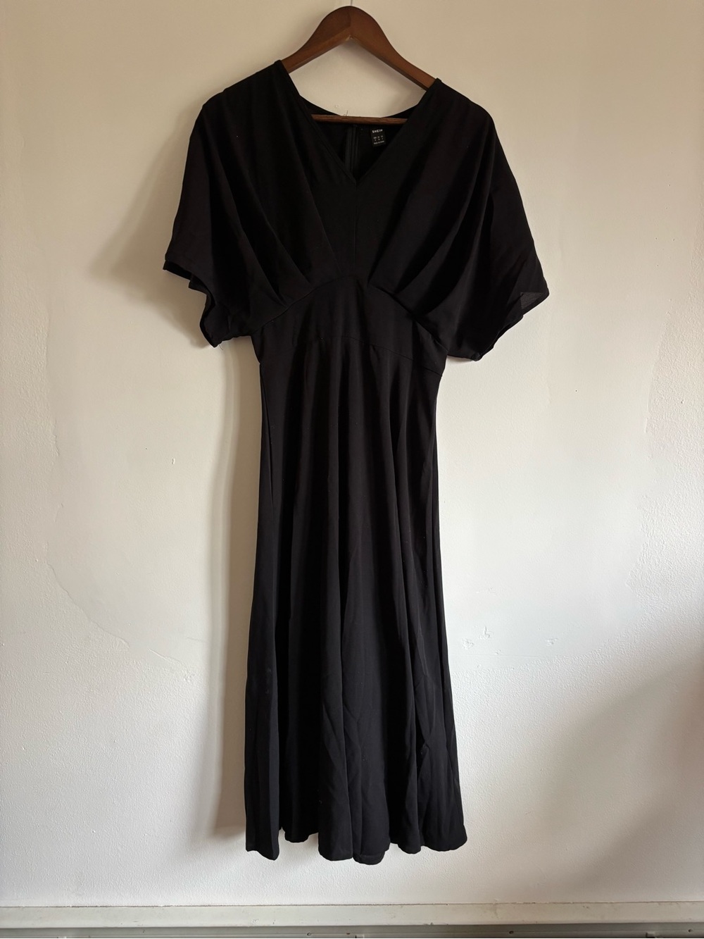 SHEIN Black V-Neck Maxi Dress with Flutter Sleeves